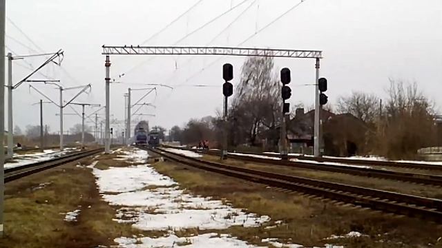 Смена локомотивов поезда 236 Ужгород-Харьков:Электровоз Чс4-201 на тепловоз Тэп70-0059  и чмэ3-6573