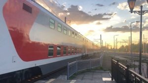 ЭП20-014 с фирменным двухэтажным поездом №035А «Северная Пальмира», Санкт-Петербург — Адлер.