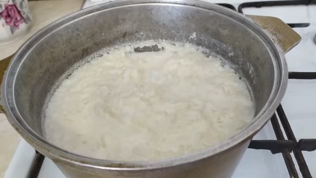 Вкусная  рисовая каша на молоке
