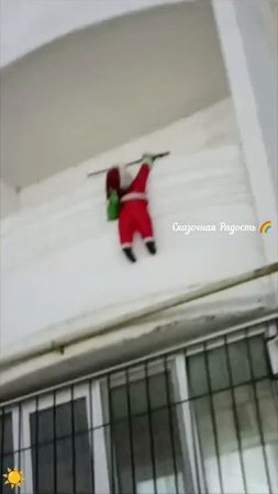 Дед Мороз разносит подарки 🎁