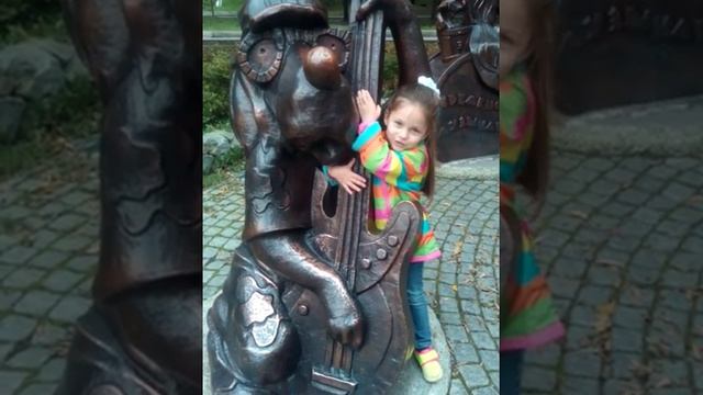 Девочка поёт смотреть онлайн