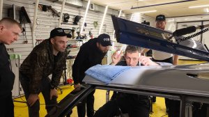 Убитая дверь с растяжением металла на Mercedes