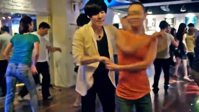 Salsa Clase 59 Dance with Style смотреть онлайн