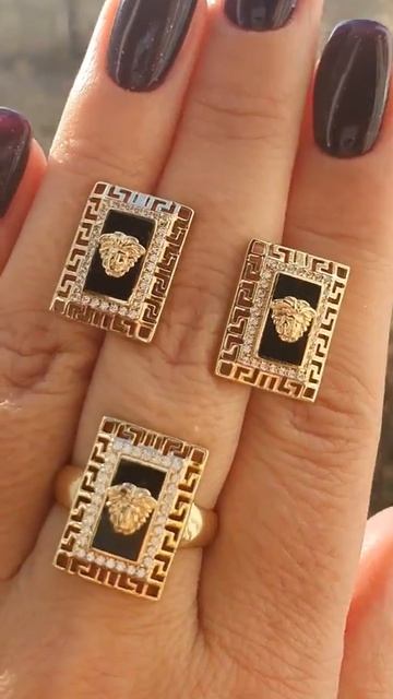 Роскошнейший золотой комплект Versace, камень оникс, 585 проба. смотреть онлайн