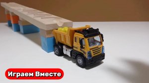 Играем в машинки ! Развивающие игрушки для детей ! Видео для детей ! Горки с шариками