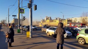 Вертолёт МЧС подметает площадь перед Нижегородской ярмаркой.