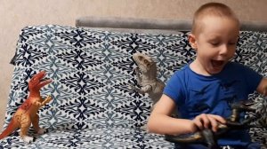 Индораптор против велоцераптора Блю