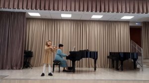 Корякина Ульяна, 4 класс, ДШИ №3 г.Старый Оскол. К.Караев Задумчивость, Н.Рубинштейн Прялка