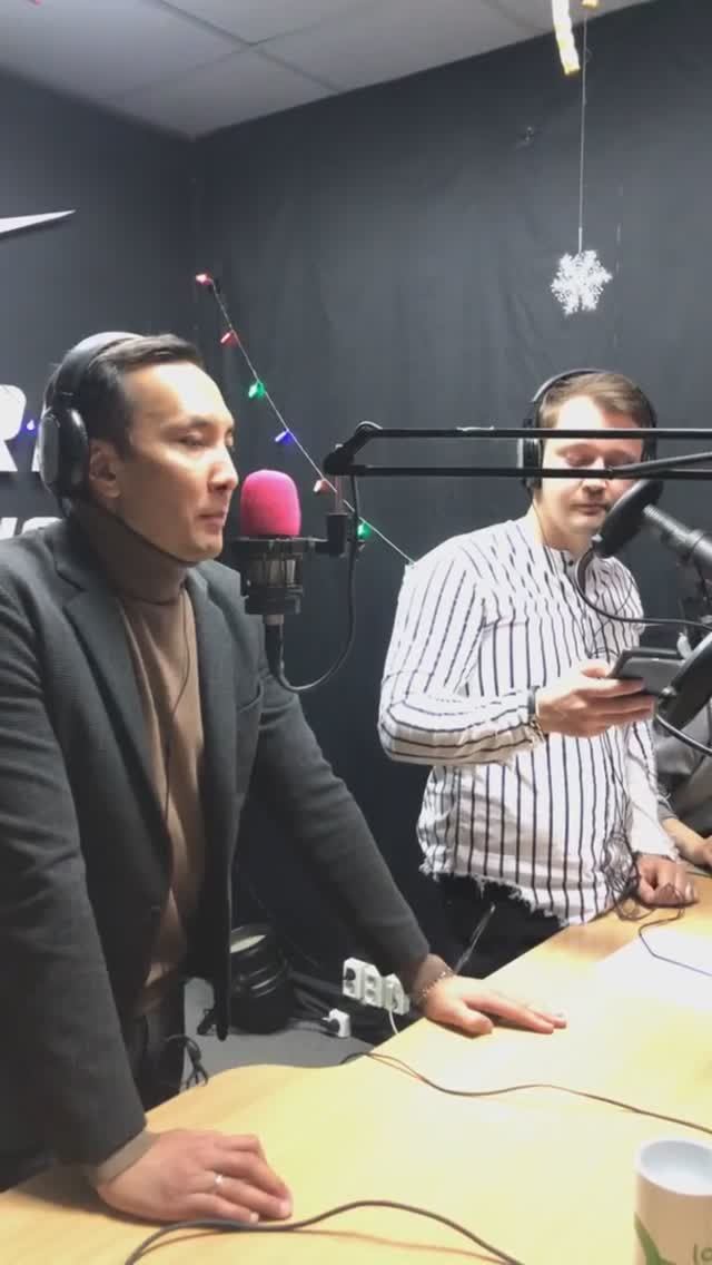 Александр Волкодав и Азат Раимбердиев. Ksandr Live на Radio Record 2020 #александрволкодав #интервью