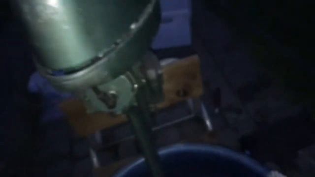 Tinkering with the 1955 Elgin Outboard motor смотреть онлайн