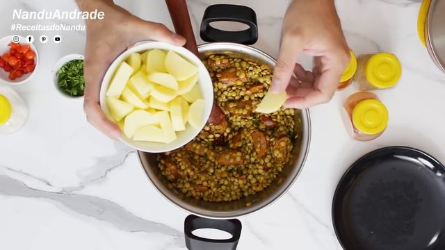 LENTILHA COM CALABRESA E BATATAS, A FORMA MAIS RÁPIDA DE FAZER | Nandu Andrade смотреть онлайн