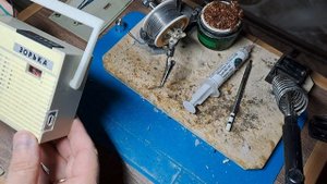 Переделал СОВЕТСКИЙ радиоприёмник в беспроводную КОЛОНКУ!