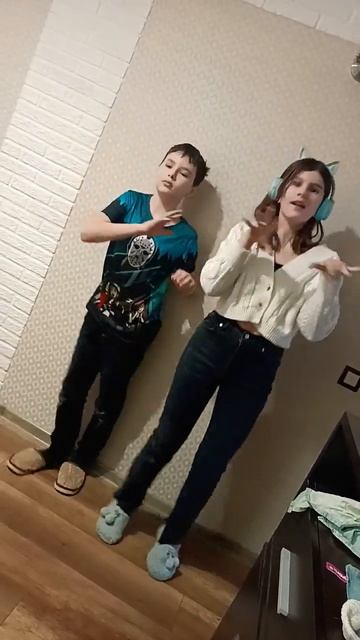 брат только что проснулся 💤 смотреть онлайн