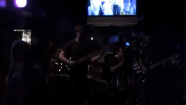 Violent Eden "Wrecking Ball" смотреть онлайн