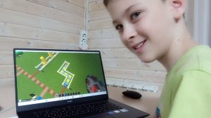 показываю запрещённые блоки в Майнкрафте и показываю как я учусь в Майнкрафте