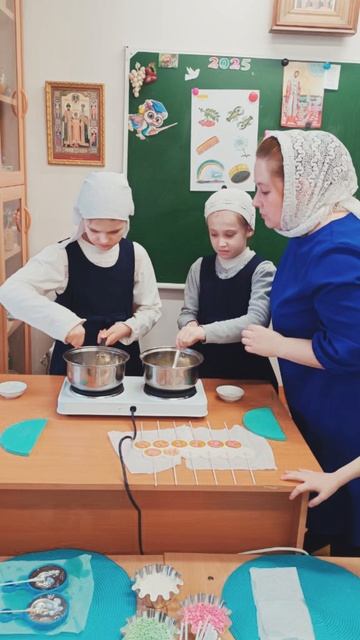 Делали леденцы у дочки в школе 🍭🍭🍭 смотреть онлайн