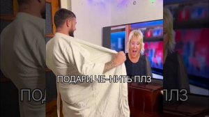 Большая вислоухая свинья