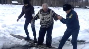 В Туве подростки спасли пенсионера, провалившегося под лед