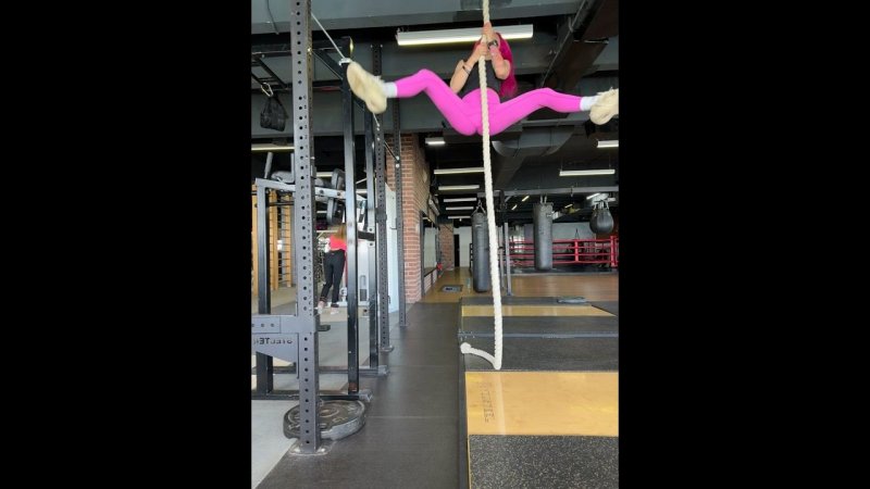 по канату без ног # спорт#sports #тренировка с канатом # сильная духом