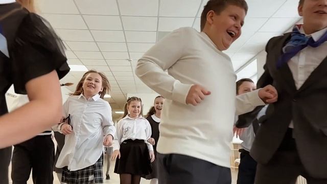 Школа №36 ЛЮБИМЫЙ 4"Б" | Съемки постановок "живых" фотокниг смотреть онлайн