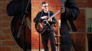 Эх, тройка! Птица тройка, кто тебя выдумал? Знать, у бойкого народа ты могла только родиться