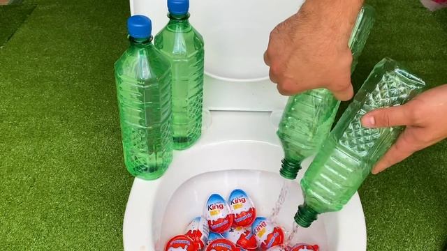 Surprise Eggs vs Coca Cola, Fanta, Pepsi, Mirinda, Burn Energy and Mentos in the Toilet смотреть онлайн