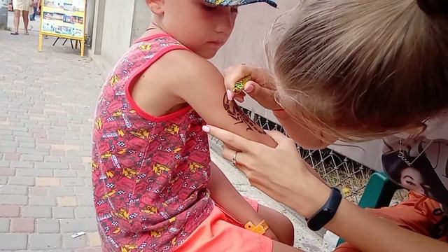 Макс сделал татуировку. смотреть онлайн