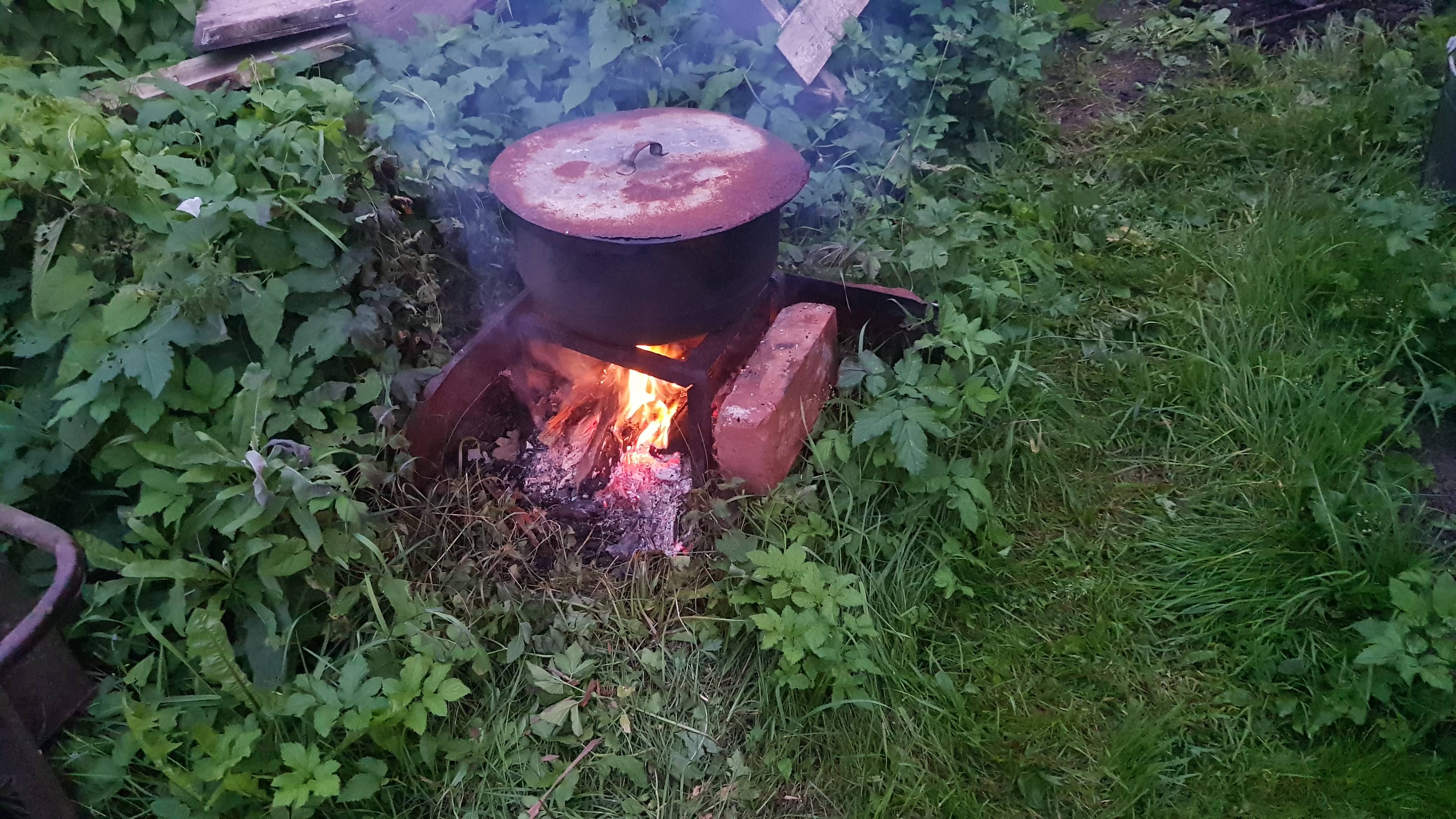 Коптим рыбу и свиное рагу одновременно смотреть онлайн