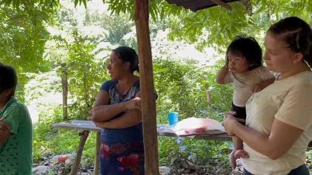 🔴Familia vive en medio de la montaña, expuestos a la lluvia, serpientes y sin alimentos😭💔 смотреть онлайн
