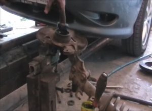 Kia Rio. Замена пыльника шруса, ступичного подшипника (часть 2)