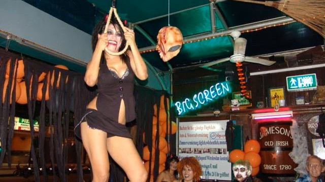 Ryans Bar Pattaya Halloween 08 смотреть онлайн