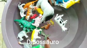 Todos juntos e misturados, carneiro, dinossauros, foca, elefante, vaca, gnu, Hipopótamo,  zebra