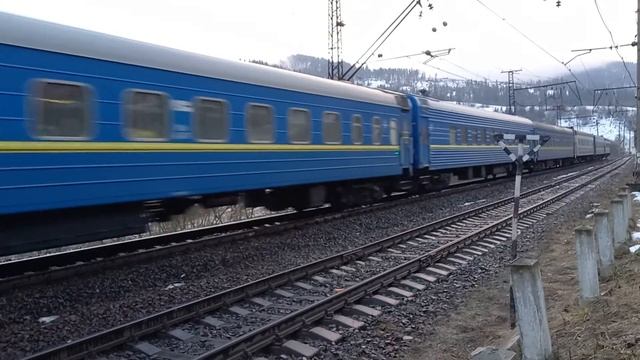 ЧС7 пролітає через станцію Славсько. смотреть онлайн