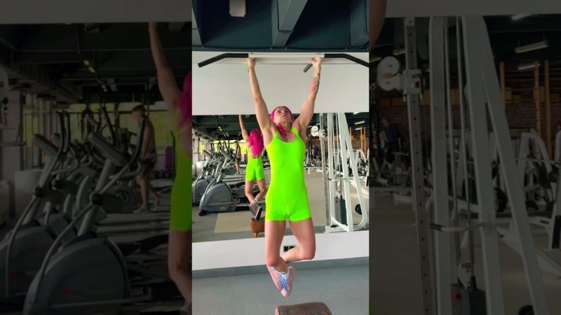 Женские подтягивания 15 раз #подтягивания #sportsinspiration #sports  #sportsmotivation#пауэрлифтинг