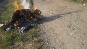 Поджог большую кучу мусора