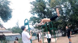ТОП 10 Трюков На Турнике ЧТОБЫ УДИВИТЬ ОДНОКЛАССНИКОВ + ОБУЧАЛКА НА СОЛНЫШКО (Я Сделал 11 СОЛНЫШЕК)