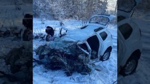 Жёсткие кадры лобового столкновения двух внедорожников на трассе в Нижегородской области.