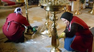 Уборка в храме. Протоиерей Сергий Кандыбин