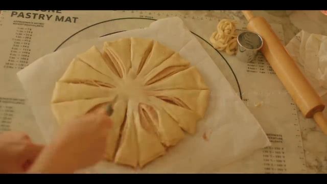 Неконива. Я не могу дождаться Рождества🎄Звездный пирог с булочкой с корицей и клюквой