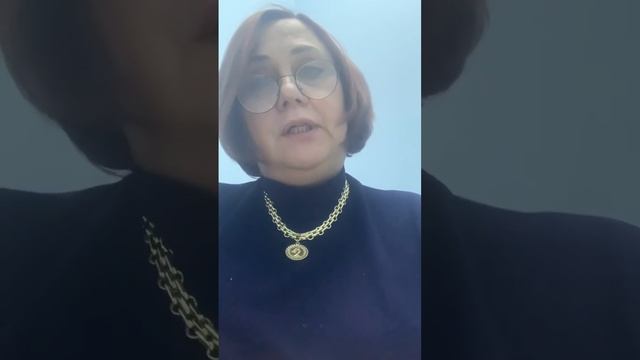 Отзыв Лалы Гуриной: "Потрясающие преподаватели! Все задания разбираются до мелочей!"