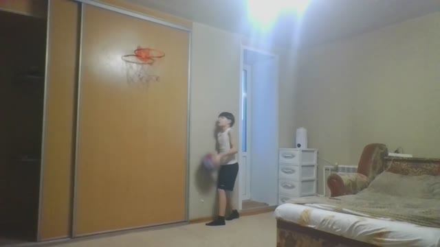 УЧИМСЯ КИДАТЬ МЯЧ В КОЛЬЦО.БАСКЕТБОЛ