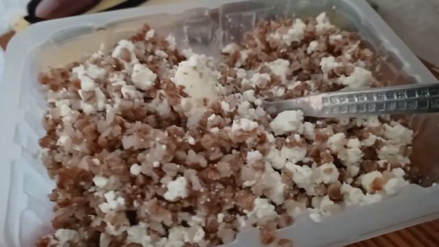 Чем кормлю двориков, продолжение следует... смотреть онлайн