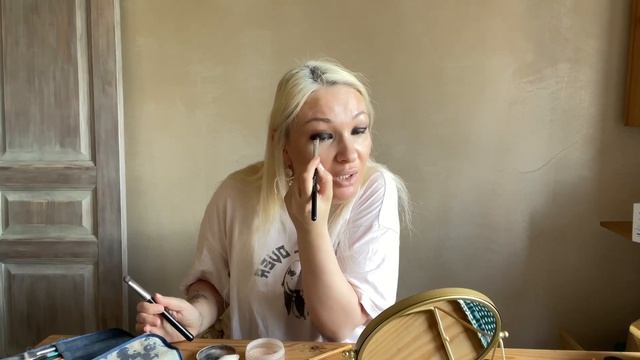 Как замаскировать синяк на глазу пудрой. ДО и ПОСЛЕ - офигеете! Макияж для всех Синяки под глазами. смотреть онлайн