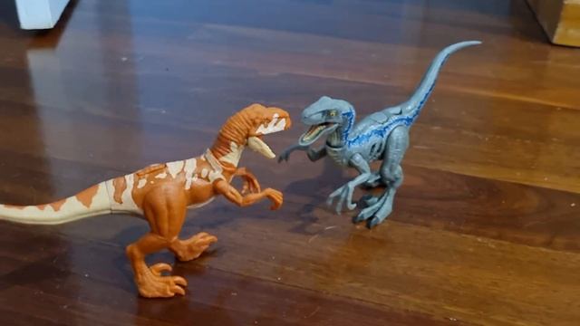 Atrociraptor vs Velociraptor blue смотреть онлайн