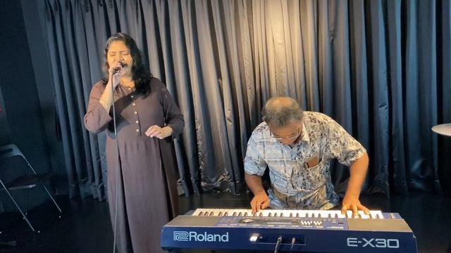 Retro RMX : Artist performing Bollywood Retro Songs on Roland E-X30 Bollywood Styles.