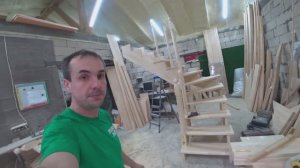 Лестница на заказ в Новосибирск, установка деревянной лестницы в Перми.