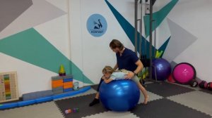 Развитие сенсорных систем с обыкновенным фитболом.mp4