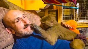 Люся УПАЛА папе на грудь как к родному и стала за ним УХАЖИВАТЬ, вообще не обращ