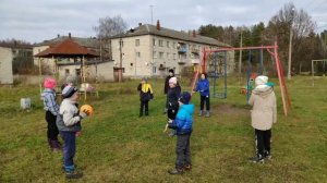 Игры во дворе - 3. В кругу с мячом и без мяча.