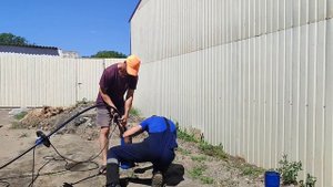 обвязка и опускание насоса в скважину. Игорю отдельное спасибо за сьемку